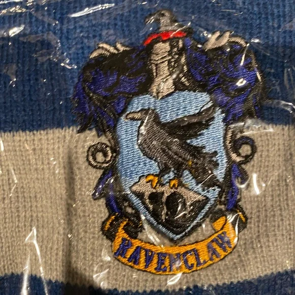 Harry Potter Ravenclaw Scarf - Picture 3 of 4
